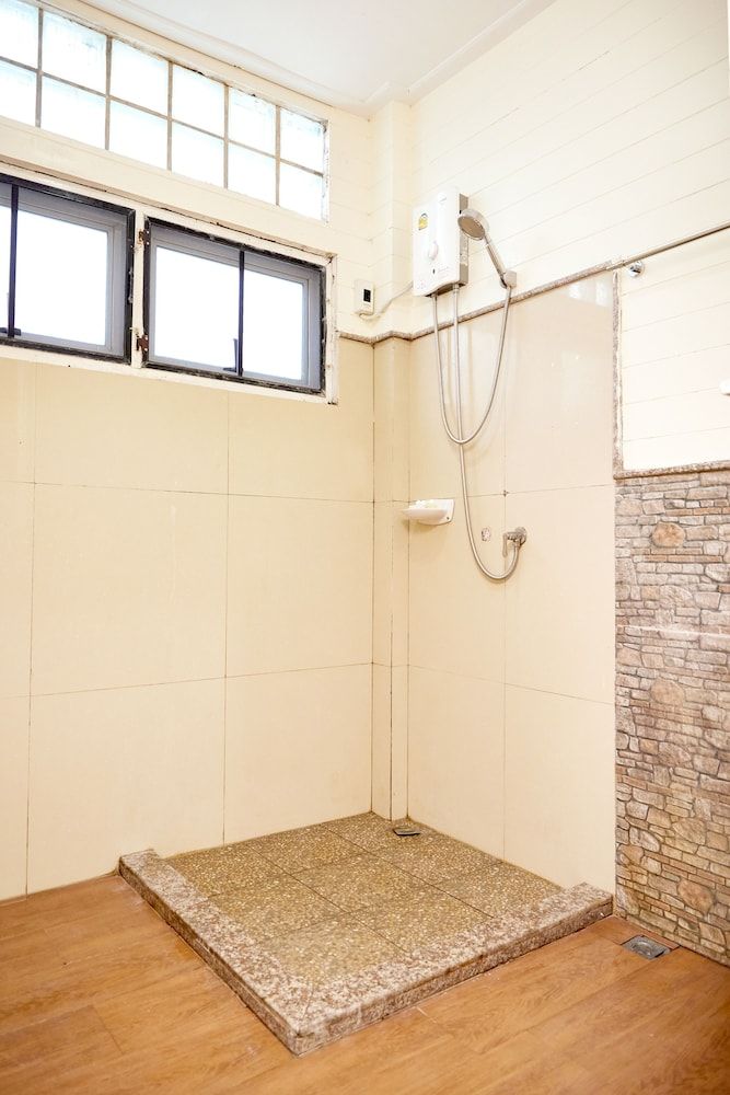 Baandara Resort Saraburi Swimming Pool Room 4 Persons 2