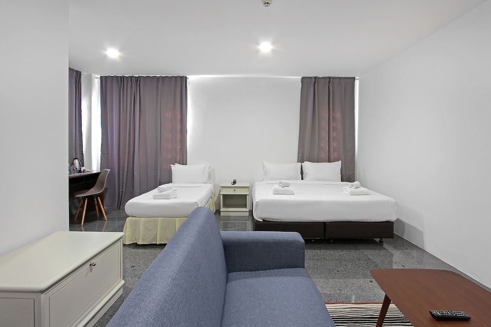 Pula Silom Premier Room for 3 Persons 2