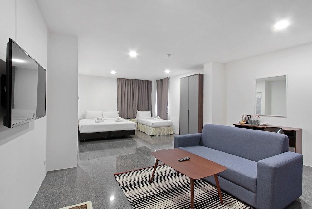 Pula Silom Premier Room for 3 Persons 5