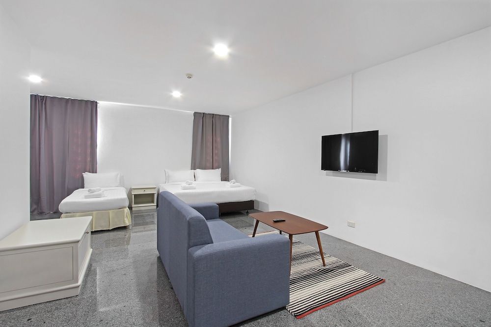 Pula Silom Premier Room for 3 Persons 8