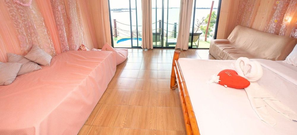 Paree Hut Resort Koh Sichang Deluxe Ocean View Cottage 11