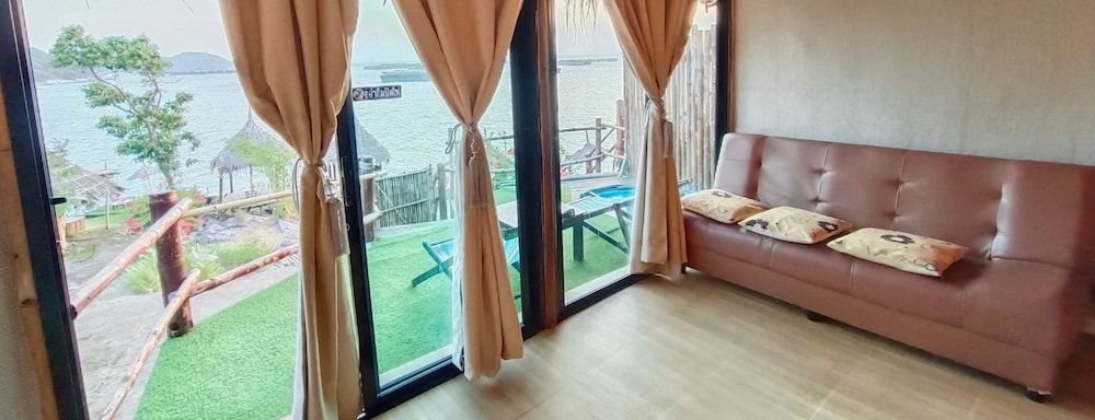 Paree Hut Resort Koh Sichang Deluxe Ocean View Cottage 18
