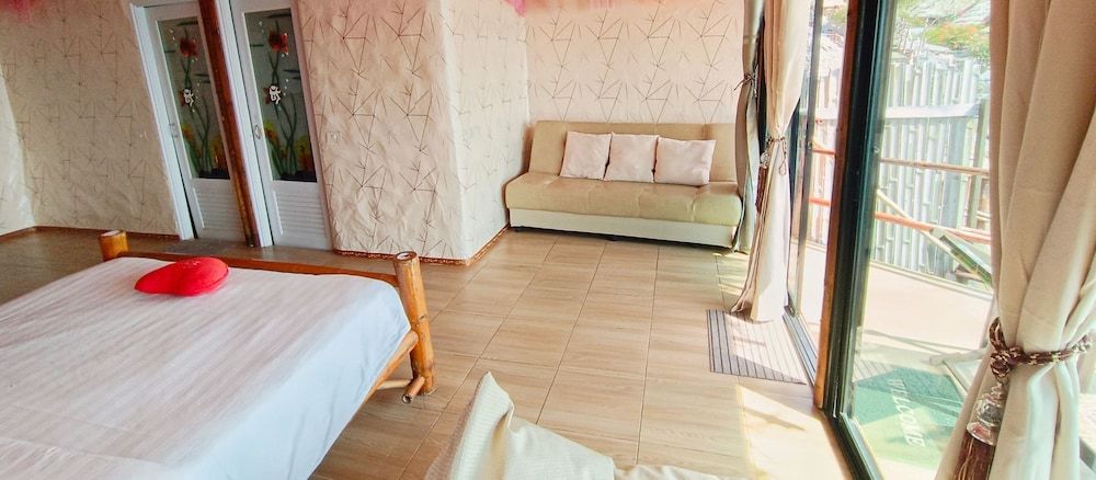 Paree Hut Resort Koh Sichang Deluxe Ocean View Cottage 2