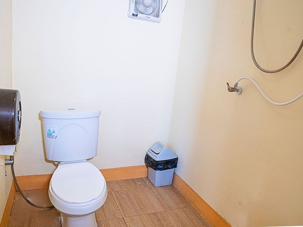 Paree Hut Resort Koh Sichang Deluxe Ocean View Cottage 16