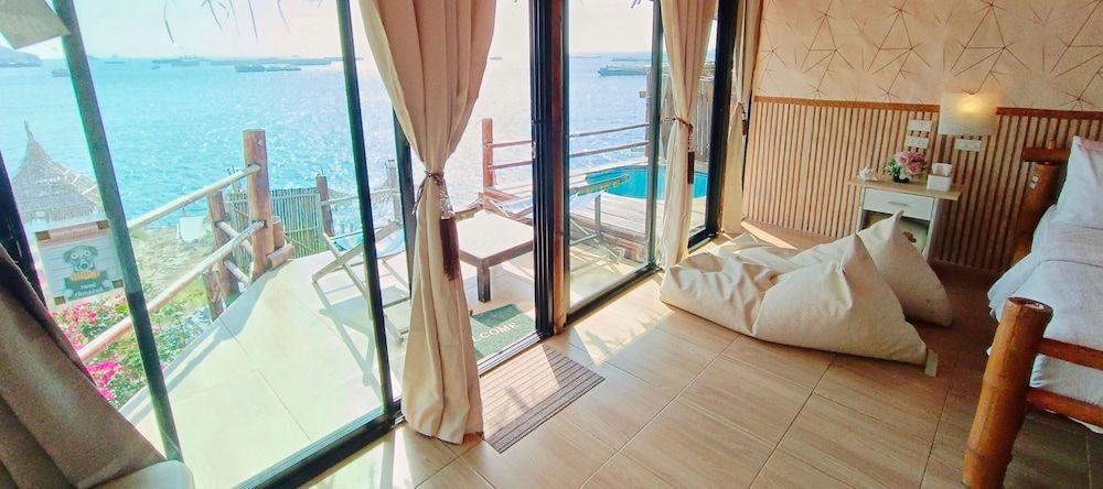 Paree Hut Resort Koh Sichang Deluxe Ocean View Cottage 13