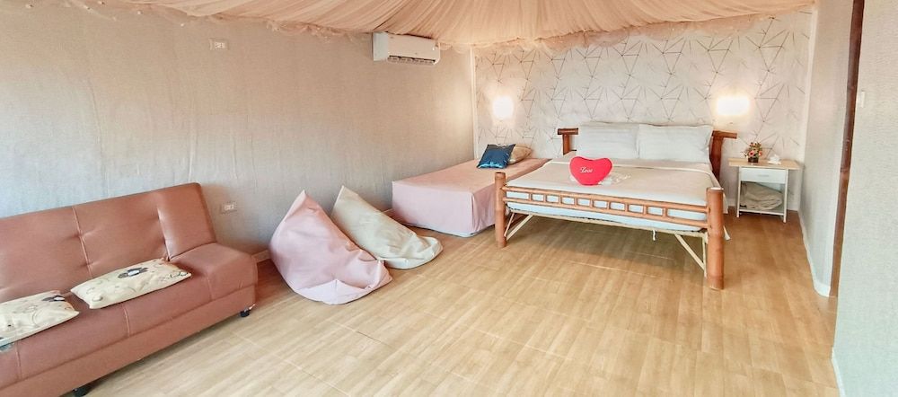 Paree Hut Resort Koh Sichang Deluxe Ocean View Cottage 9