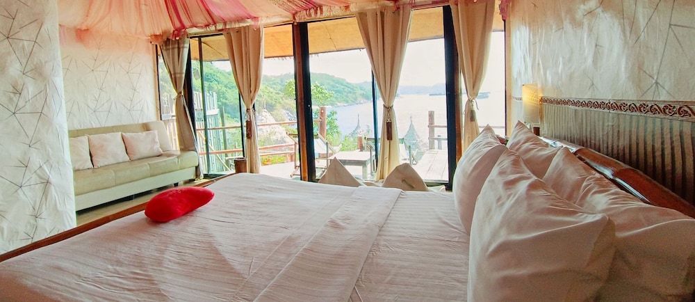 Paree Hut Resort Koh Sichang Deluxe Ocean View Cottage 4