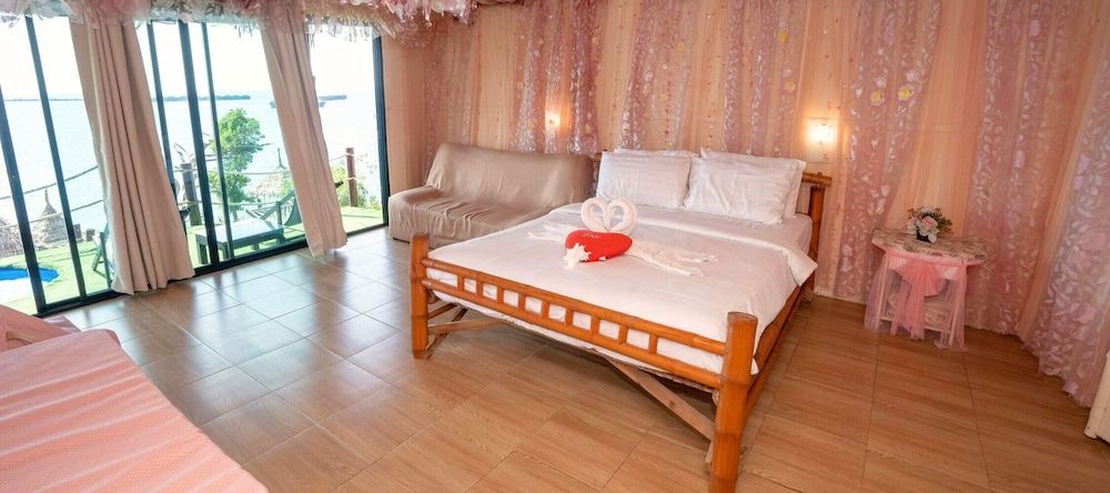 Paree Hut Resort Koh Sichang Deluxe Ocean View Cottage 10