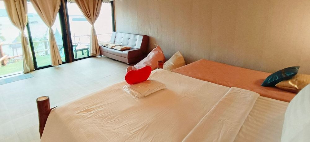 Paree Hut Resort Koh Sichang Deluxe Ocean View Cottage 6