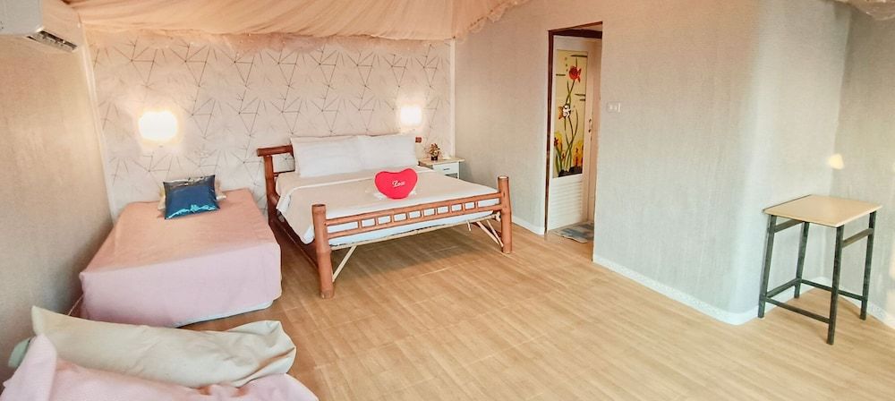 Paree Hut Resort Koh Sichang Deluxe Ocean View Cottage 8