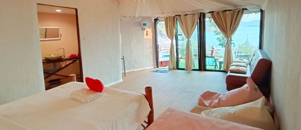 Paree Hut Resort Koh Sichang Deluxe Ocean View Cottage 17