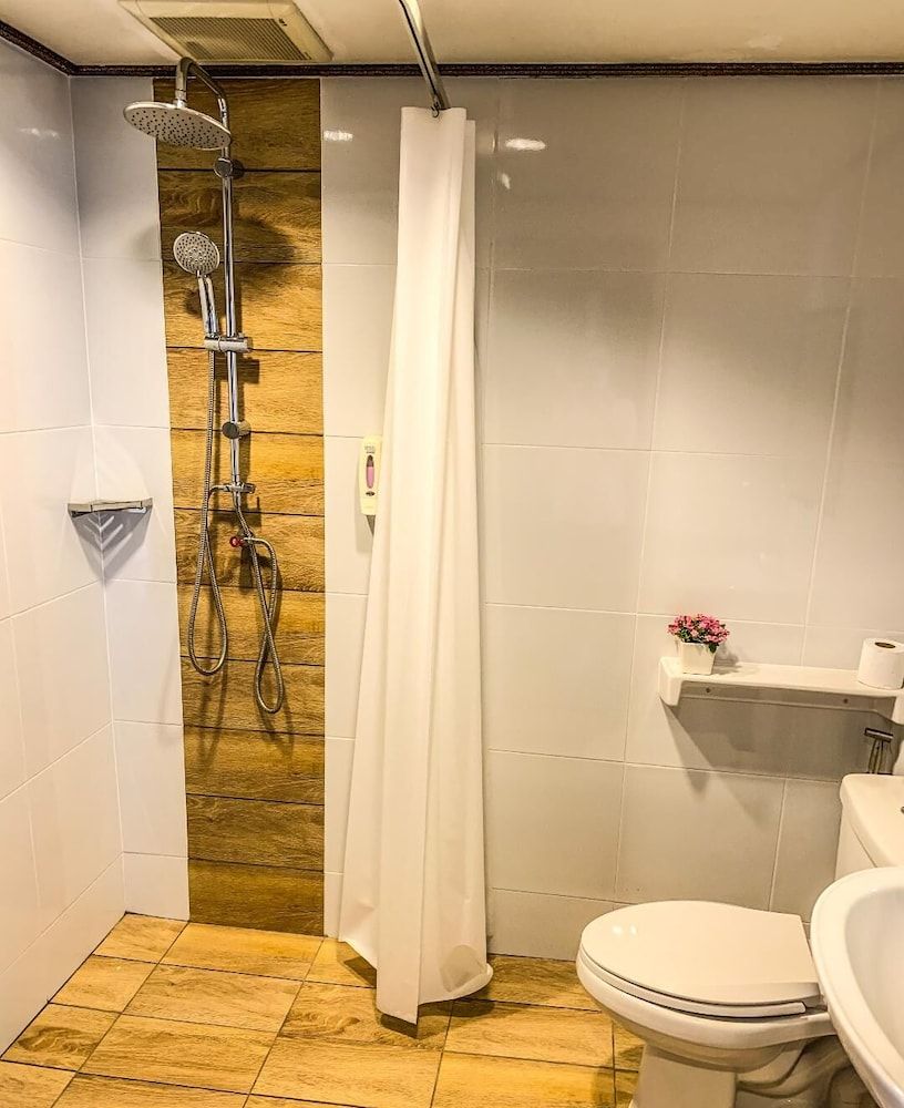 Thai Hotel Deluxe Room, Air Conditioner 2