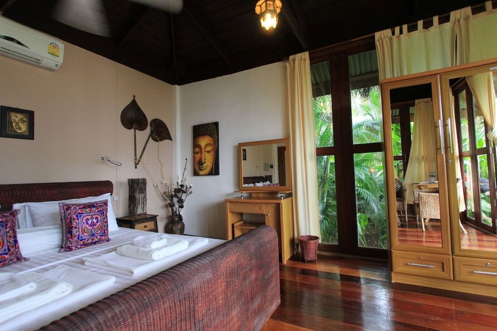 Amber Sands Beach Resort Superior Bungalow 5