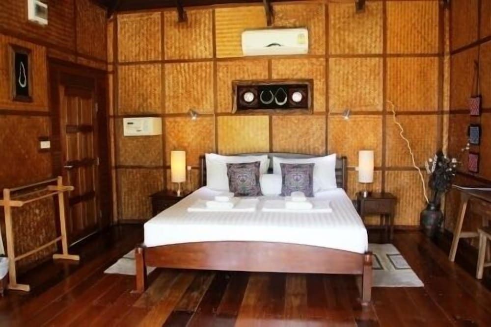 Amber Sands Beach Resort Superior Bungalow 3