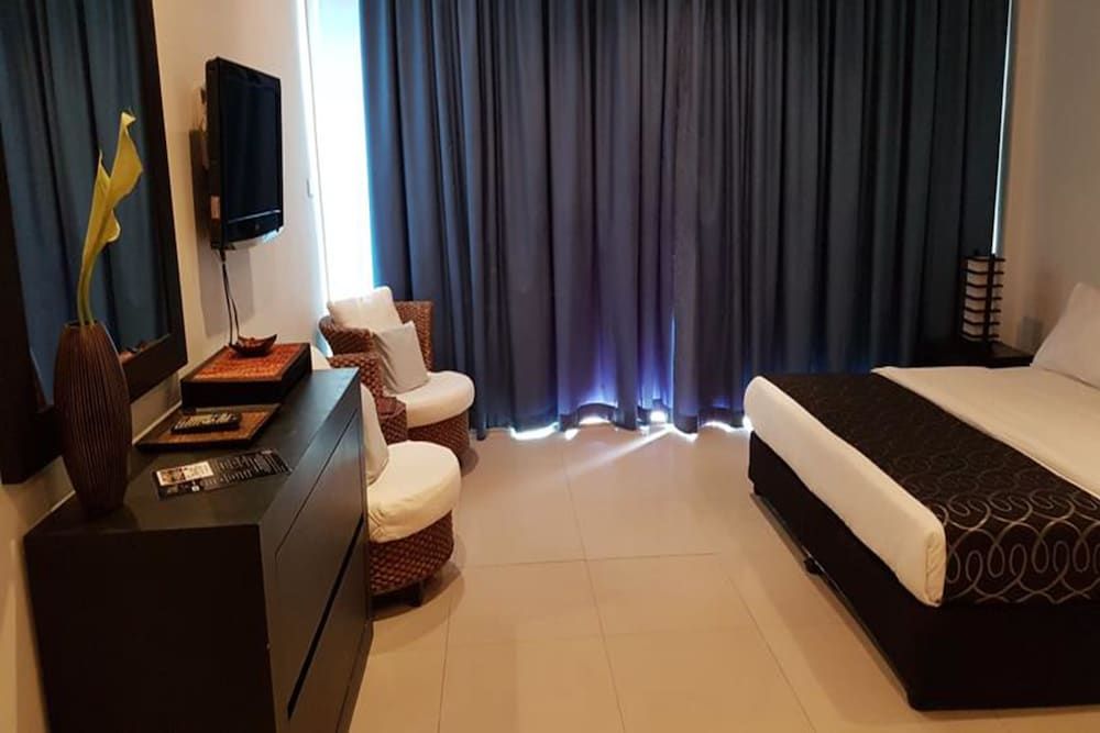 East Suites Superior Room 8