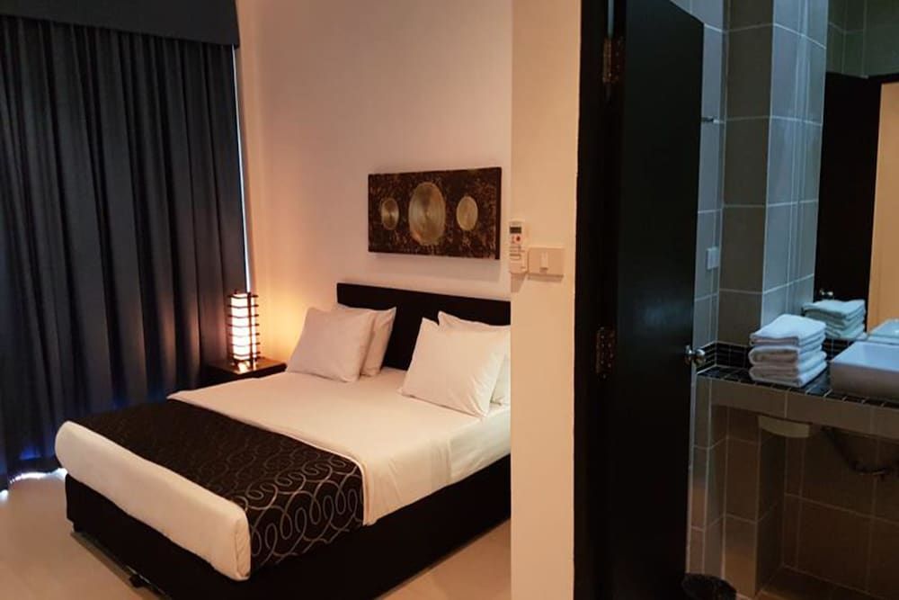 East Suites Superior Room