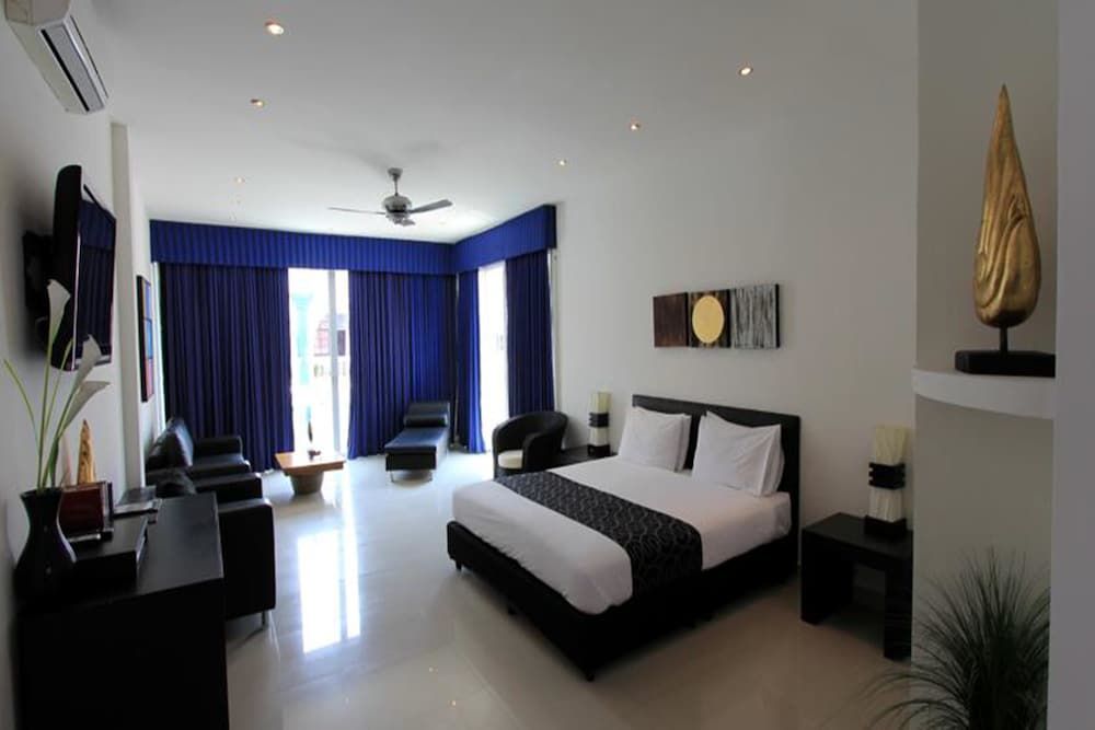 undefined East Suites 9