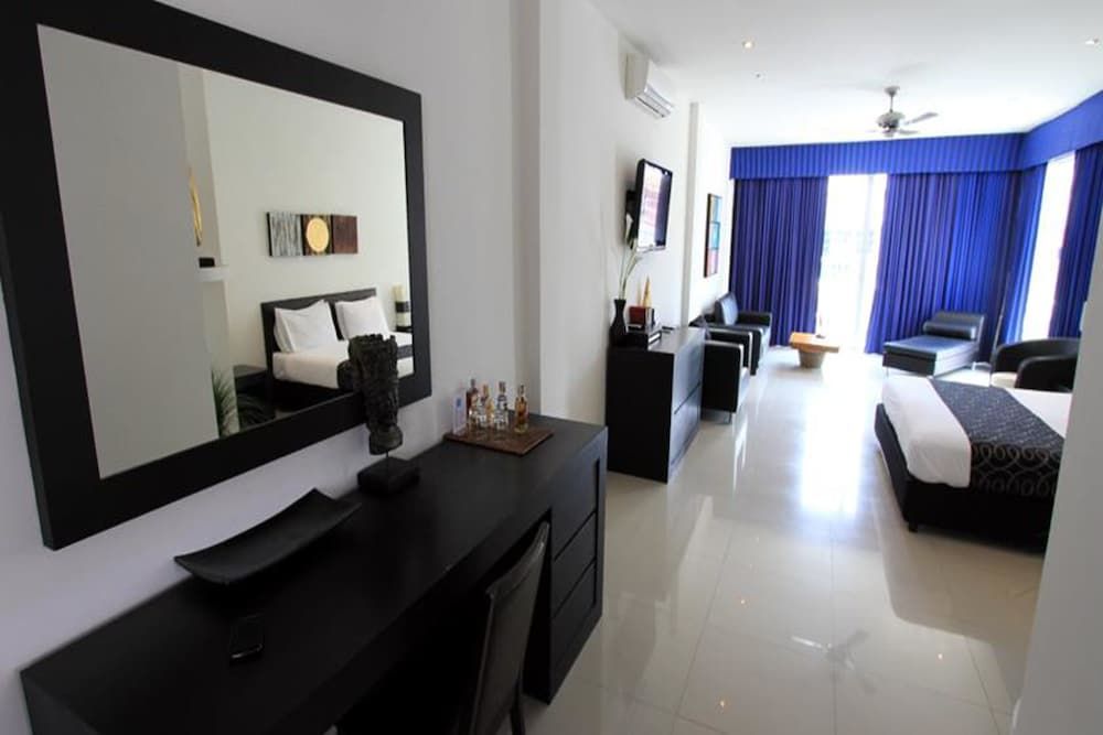 East Suites Executive Suite 9