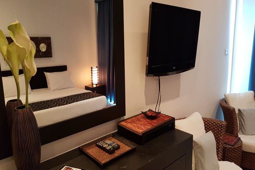 East Suites Superior Room 9