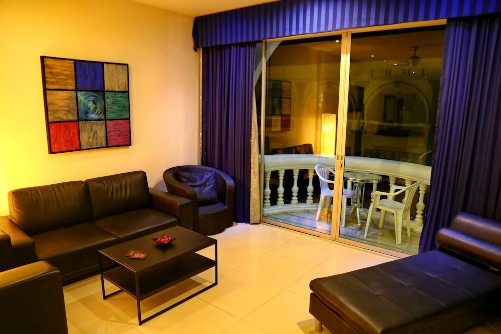 undefined East Suites 5