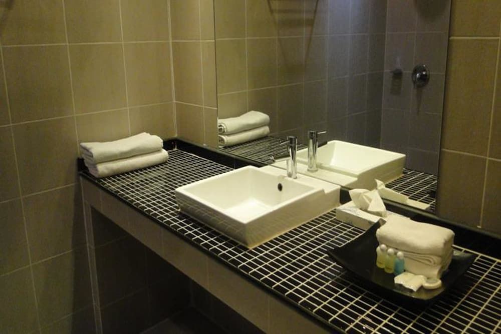 East Suites Master Suite 7