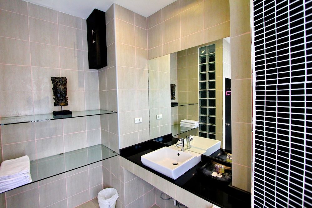 East Suites Executive Suite 6