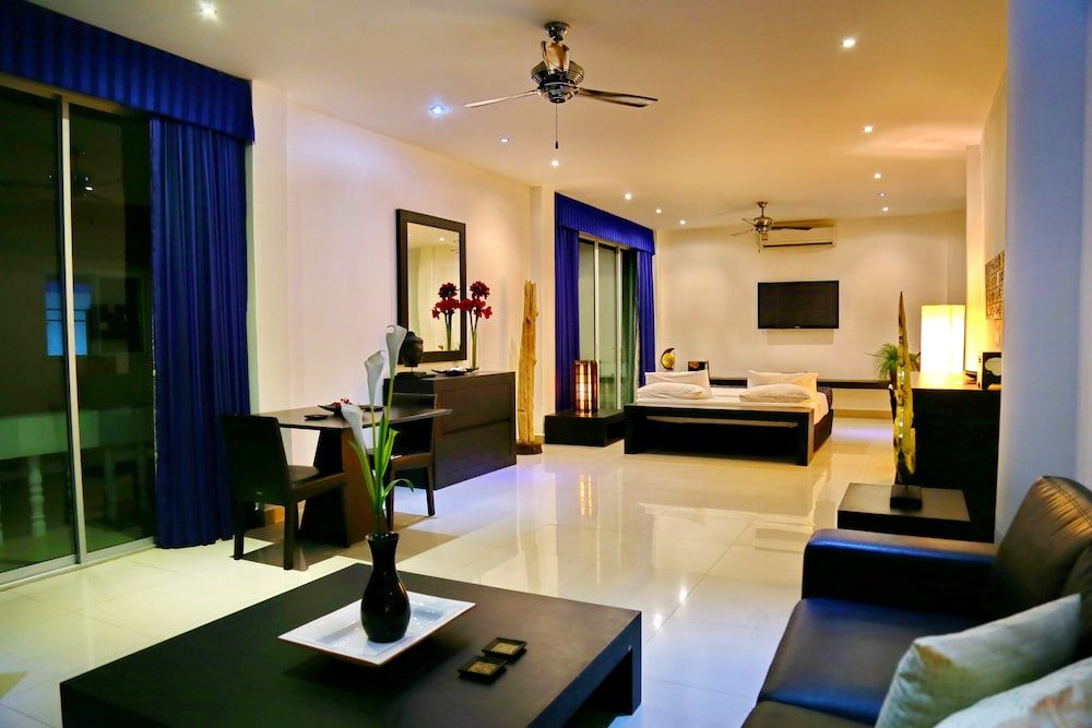 East Suites Master Suite 3