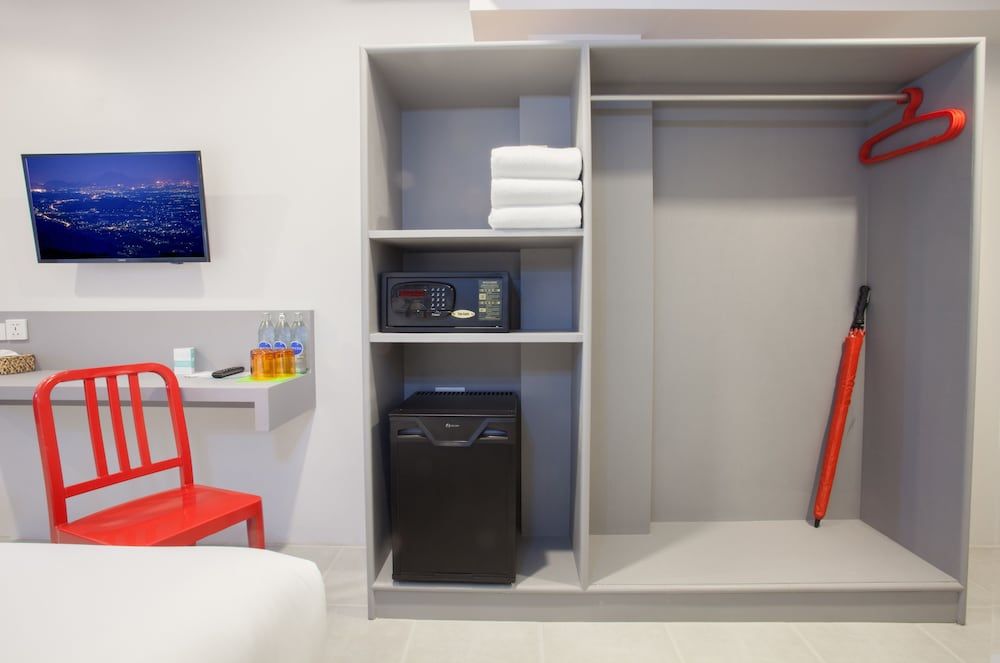 Recenta Style Phuket Town Standard Room, Non Smoking 10