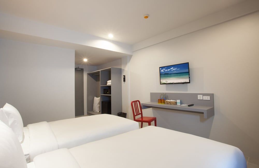 Recenta Style Phuket Town Standard Room, Non Smoking 5