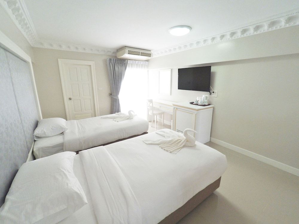 Romance Hotel Sukhumvit 97 Deluxe Twin 4