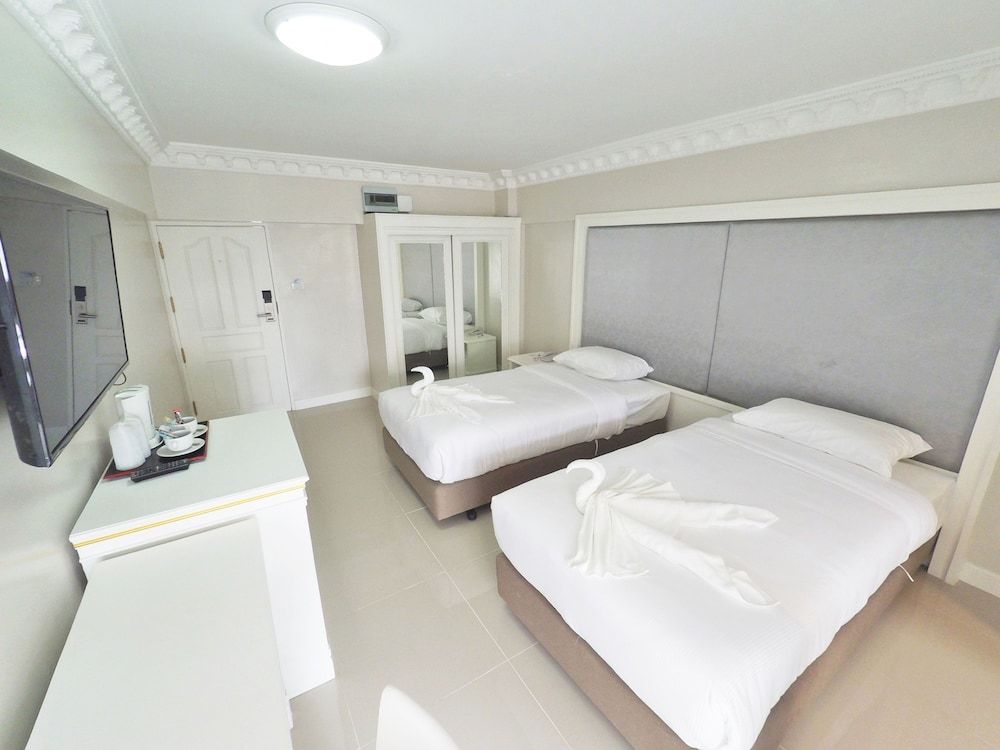 Romance Hotel Sukhumvit 97 Deluxe Twin 5