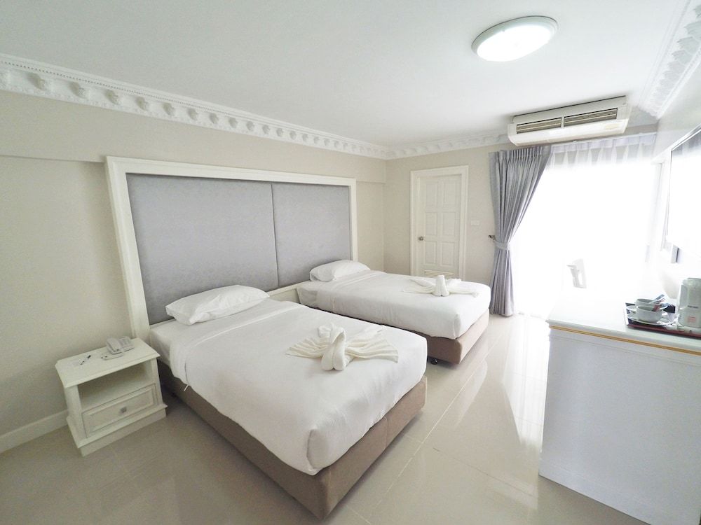 Romance Hotel Sukhumvit 97 Deluxe Twin 3