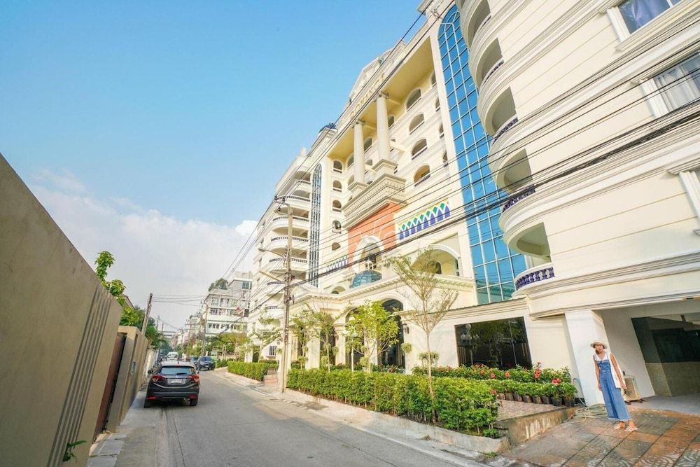 undefined Romance Hotel Sukhumvit 97 4