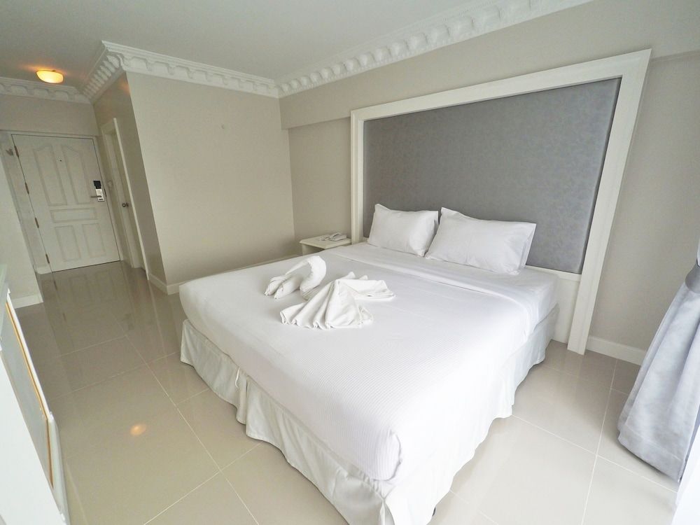 Romance Hotel Sukhumvit 97 Deluxe Double 3