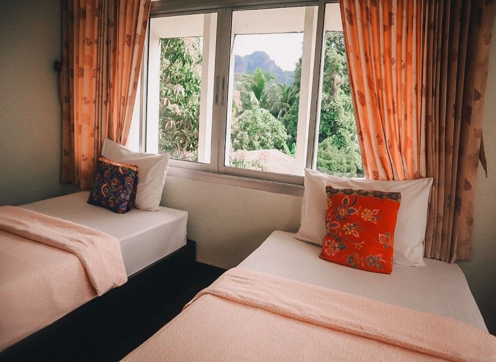 Thaweesuk Hotel Standard Twin Room