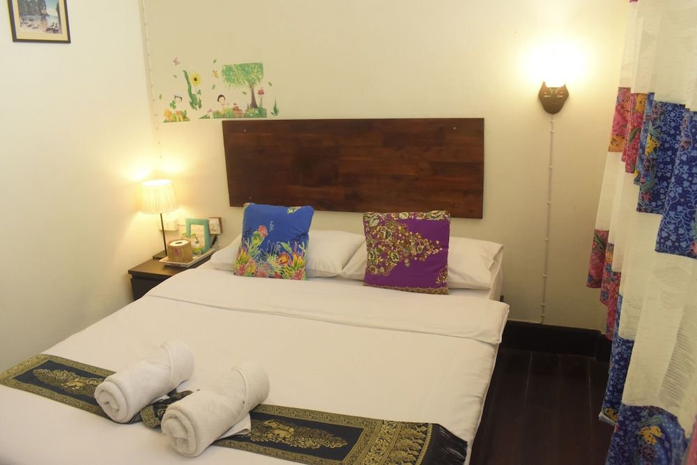 Thaweesuk Hotel Deluxe Room with Air Conditioning