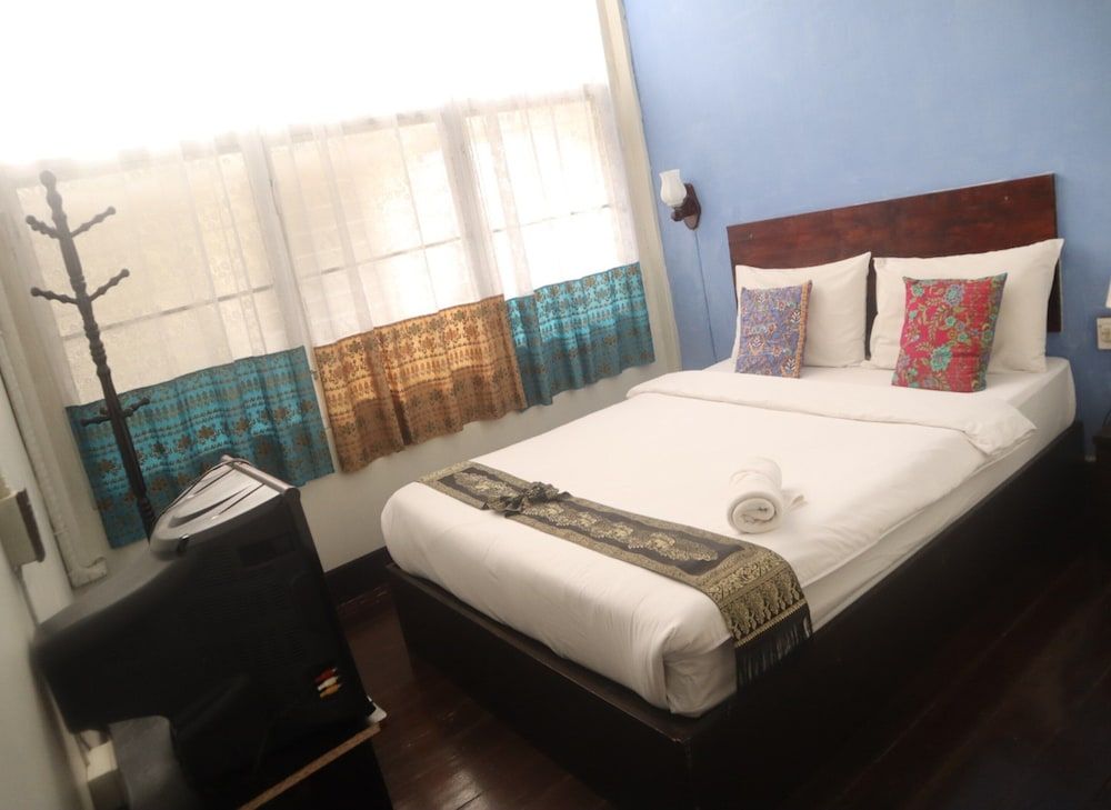 Thaweesuk Hotel Deluxe Room with Air Conditioning 9