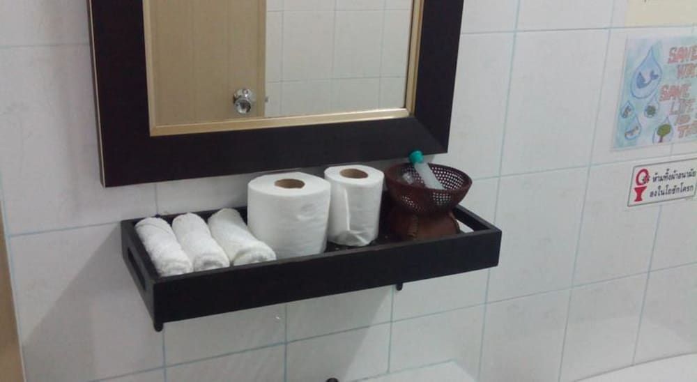 Thaweesuk Hotel Family Room 14