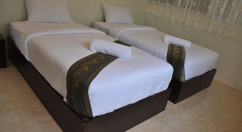 Thaweesuk Hotel Family Room 7