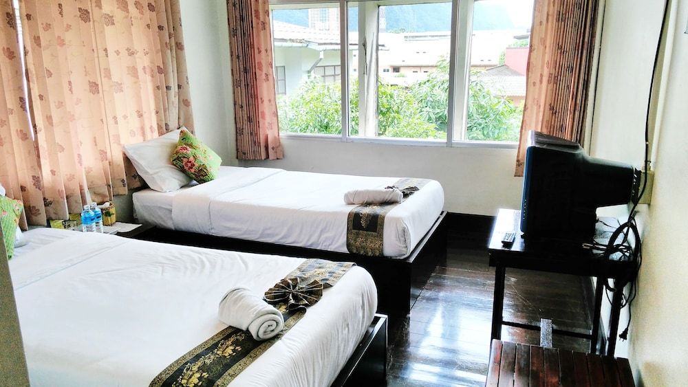 Thaweesuk Hotel Family Room 4