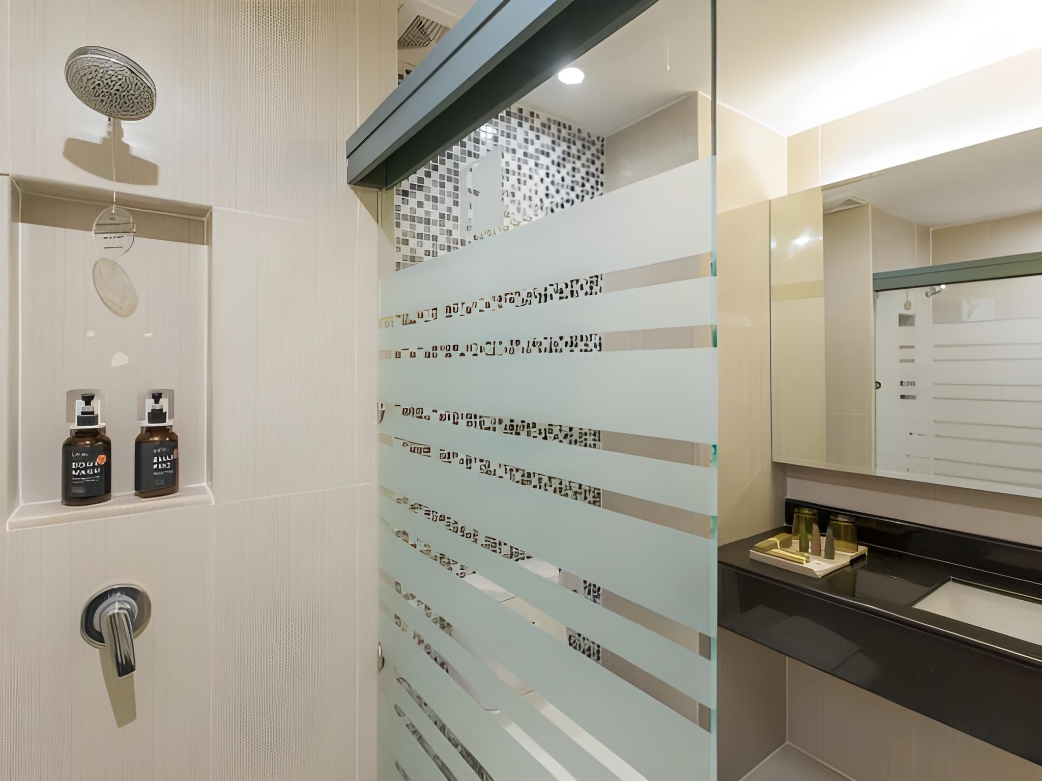 Grand Deluxe Pool View Twin Room