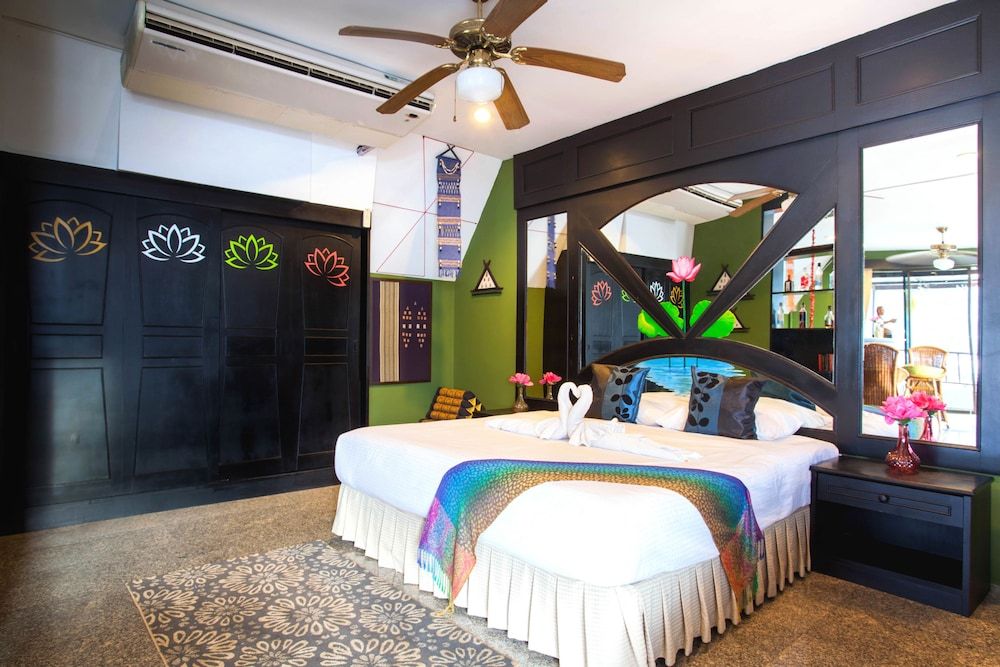 Kelly’s Residency Deluxe Suite, 1 King Bed, Sea View 5