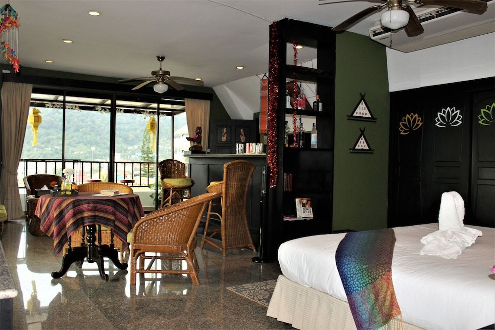 Kelly’s Residency Deluxe Suite, 1 King Bed, Sea View 13