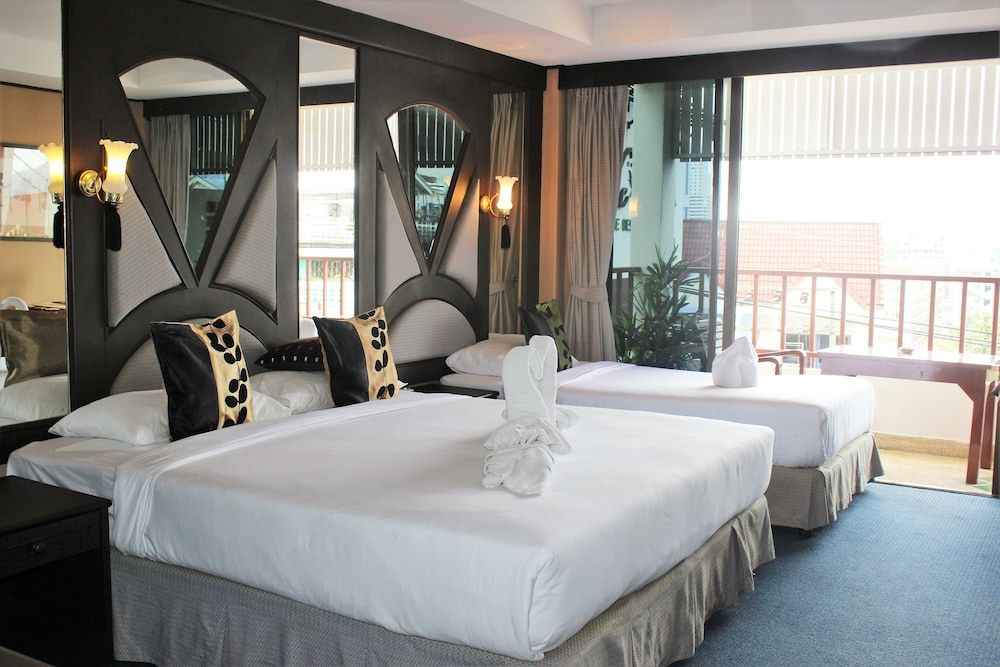 undefined Kelly’s Residency 3