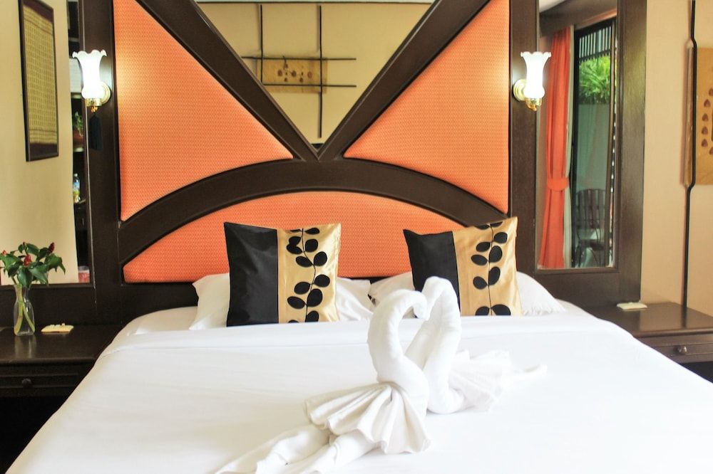 Kelly’s Residency Superior Poolside 2