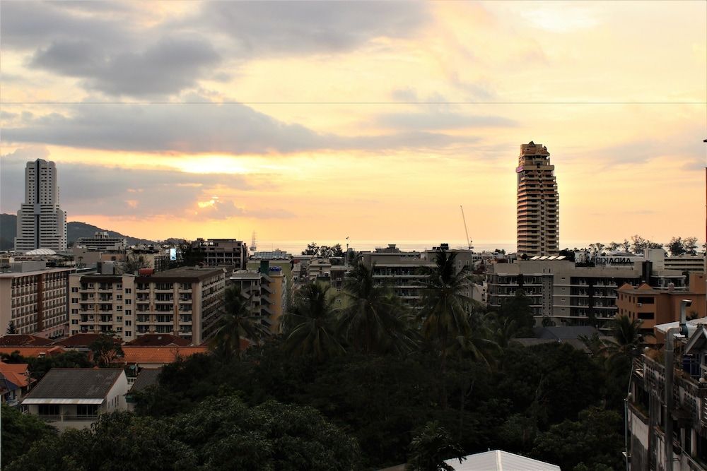 Kelly’s Residency Deluxe Suite, 1 King Bed, Sea View 11