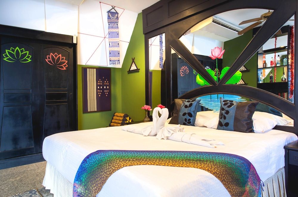 Kelly’s Residency Deluxe Suite, 1 King Bed, Sea View 7