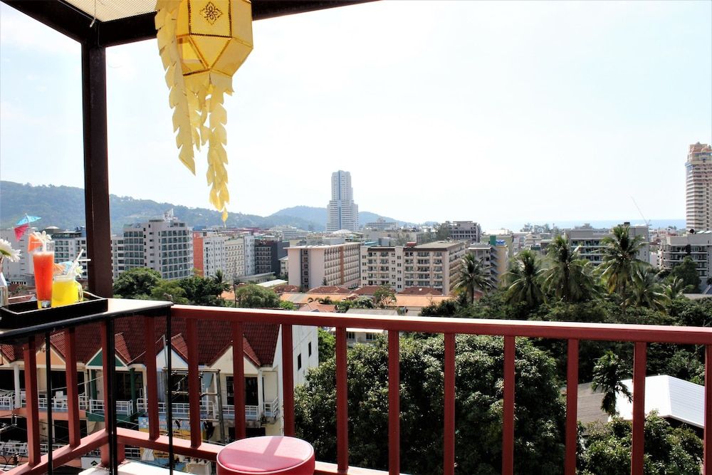 Kelly’s Residency Deluxe Suite, 1 King Bed, Sea View 10