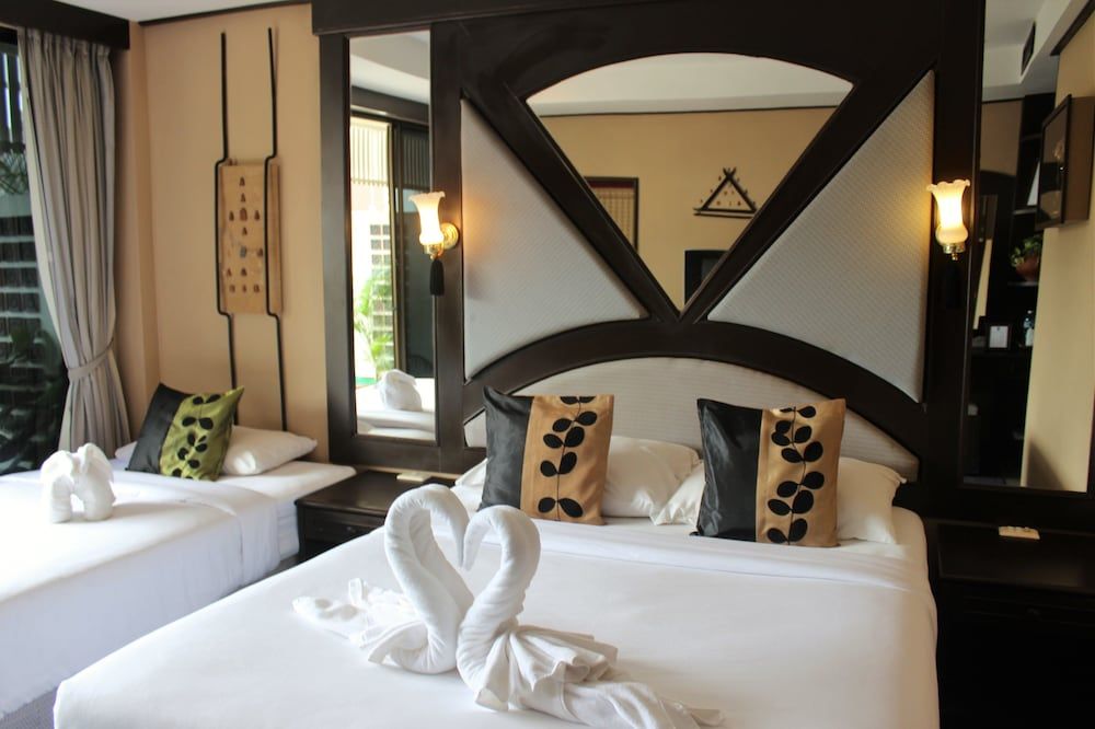 undefined Kelly’s Residency 4