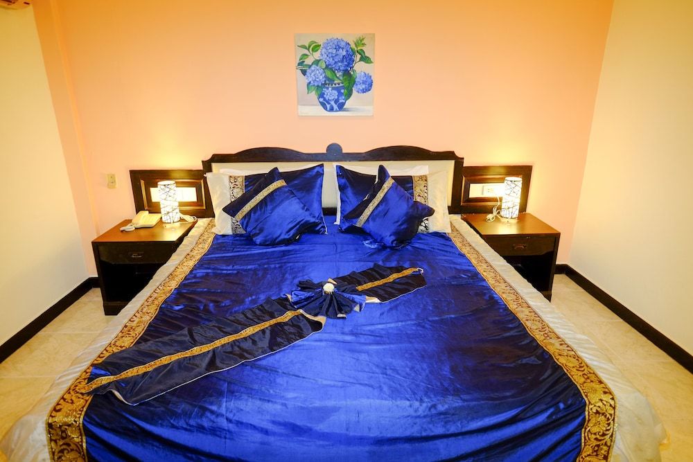 Adonis Guest House Deluxe Double 5